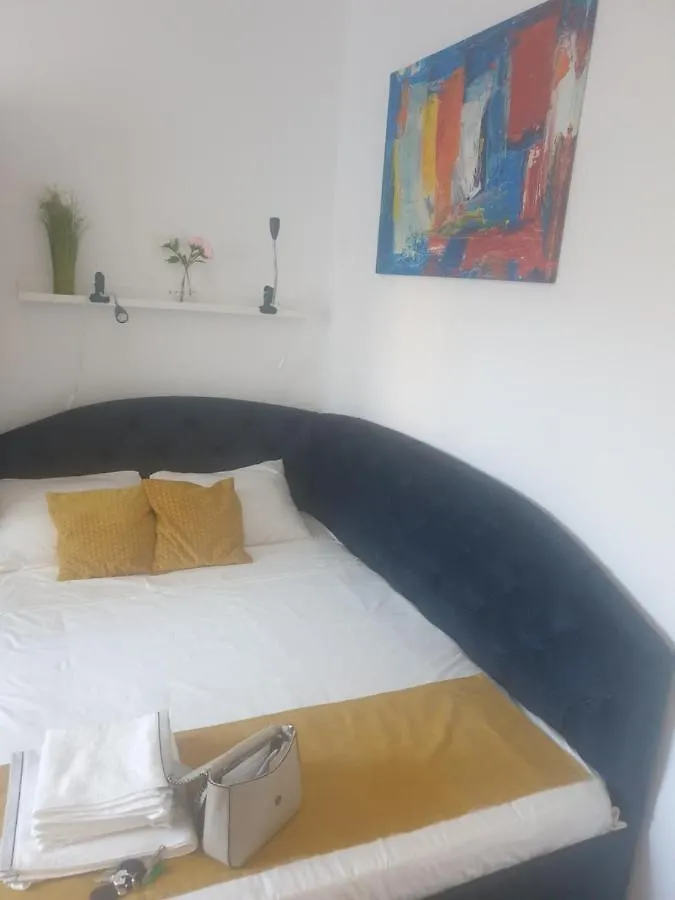 Studio Yellow - Piata Victoriei Bukarest 0*,  Rumænien