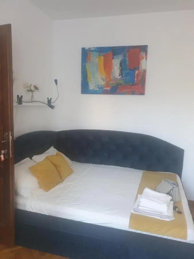 Studio Yellow - Piata Victoriei Bukarest