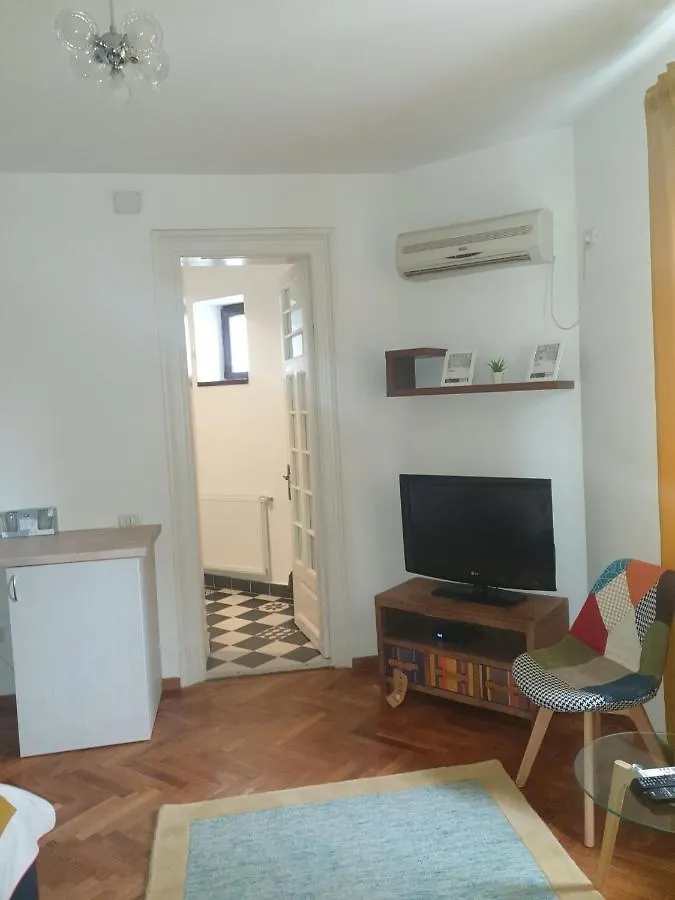 Studio Yellow - Piata Victoriei Bucarest 0*,  Romania
